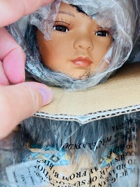 NIB!! Heritage Signature Collection NAOMI Porcelain Eskimo Doll & Dog  #12373
